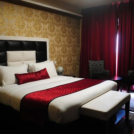 Hotel Rose Petal Srinagar Buitenkant foto