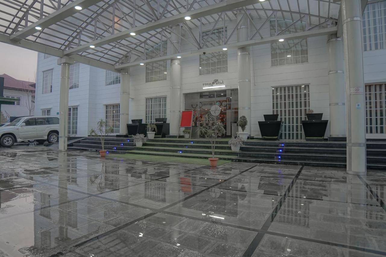 Hotel Rose Petal Srinagar Buitenkant foto