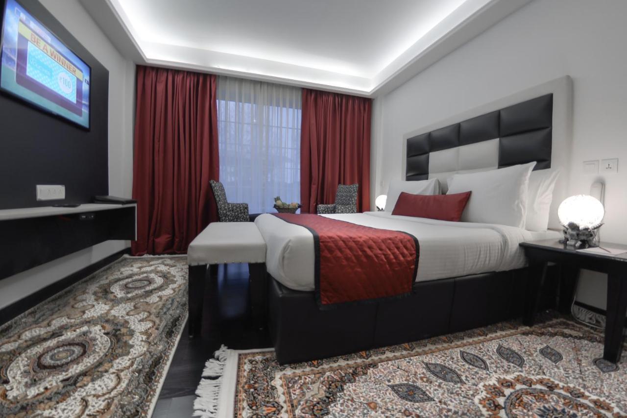Hotel Rose Petal Srinagar Buitenkant foto