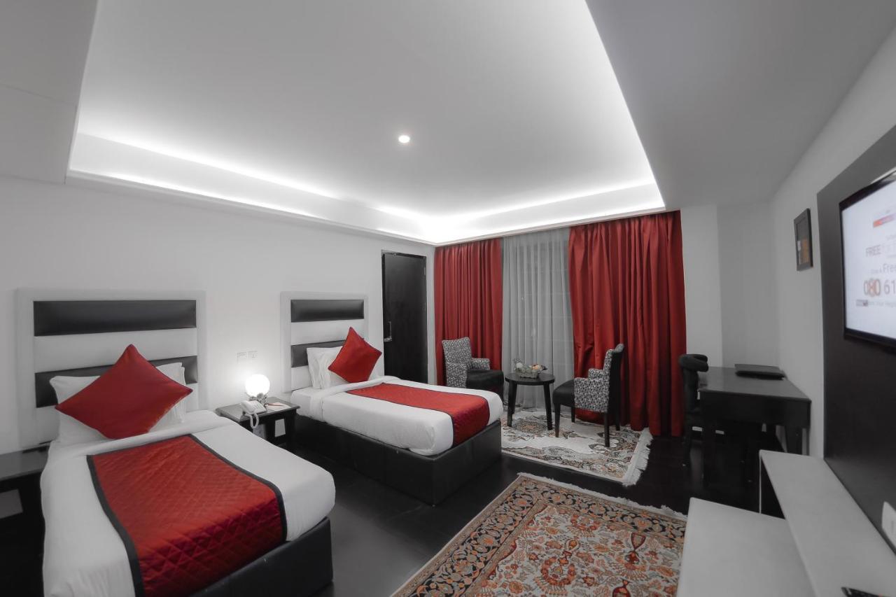 Hotel Rose Petal Srinagar Buitenkant foto