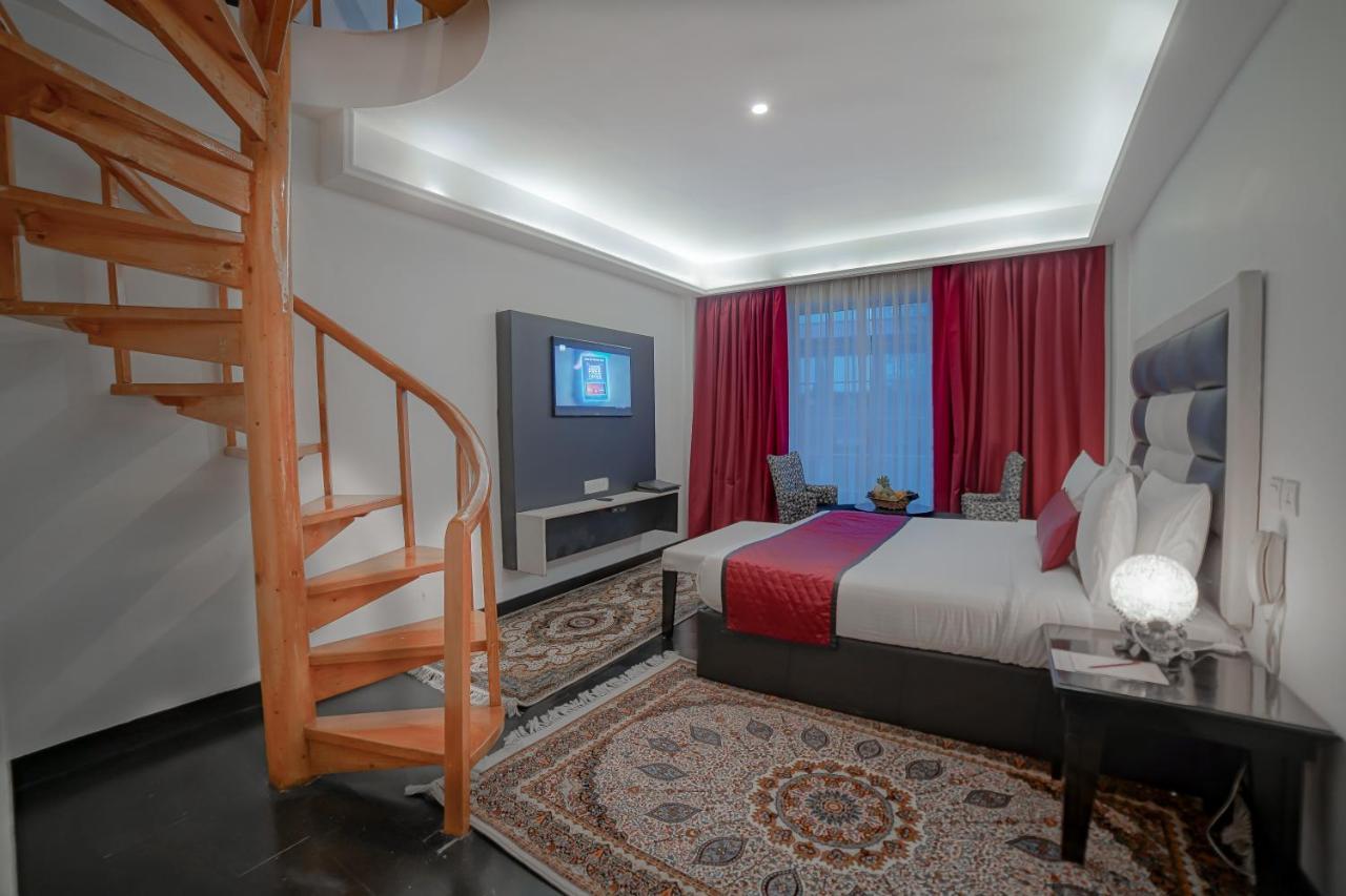 Hotel Rose Petal Srinagar Buitenkant foto