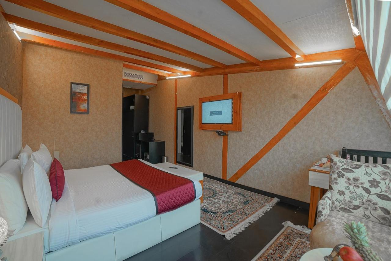 Hotel Rose Petal Srinagar Buitenkant foto