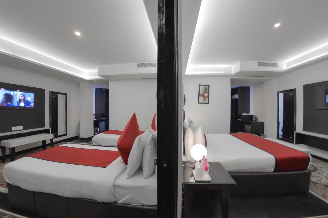 Hotel Rose Petal Srinagar Buitenkant foto