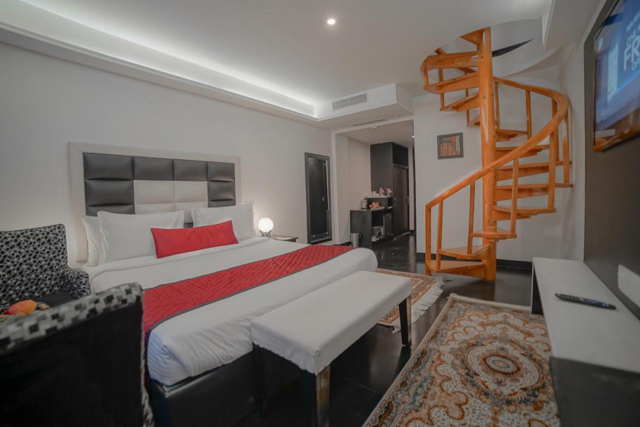 Hotel Rose Petal Srinagar Buitenkant foto