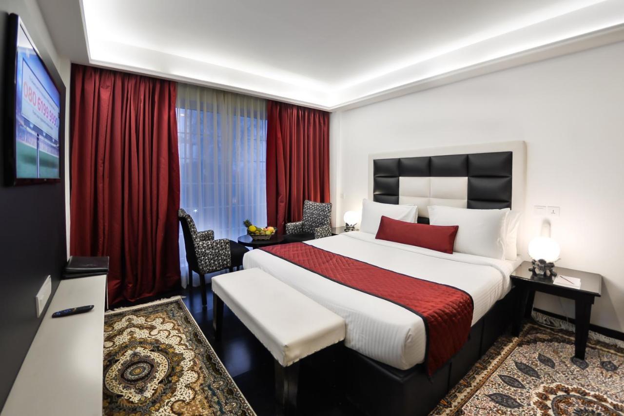 Hotel Rose Petal Srinagar Buitenkant foto