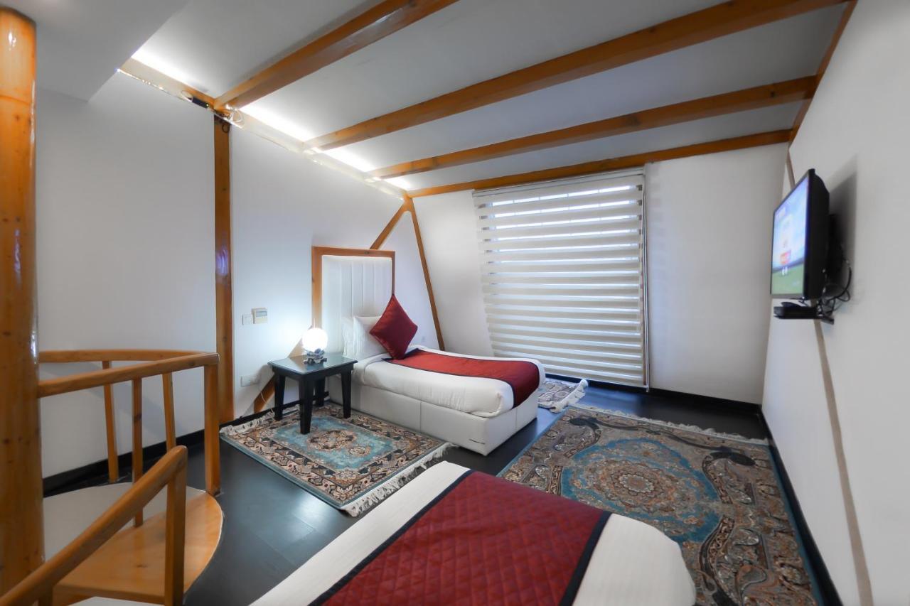 Hotel Rose Petal Srinagar Buitenkant foto