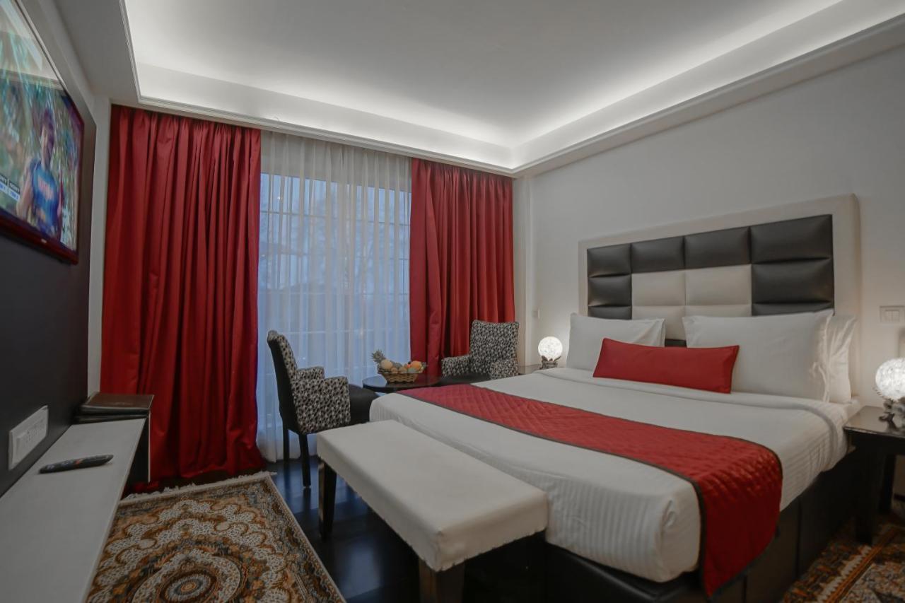 Hotel Rose Petal Srinagar Buitenkant foto