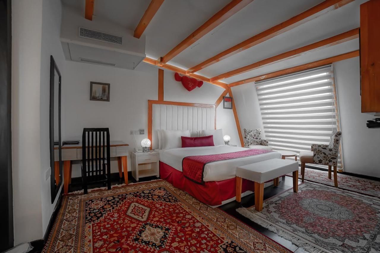 Hotel Rose Petal Srinagar Buitenkant foto