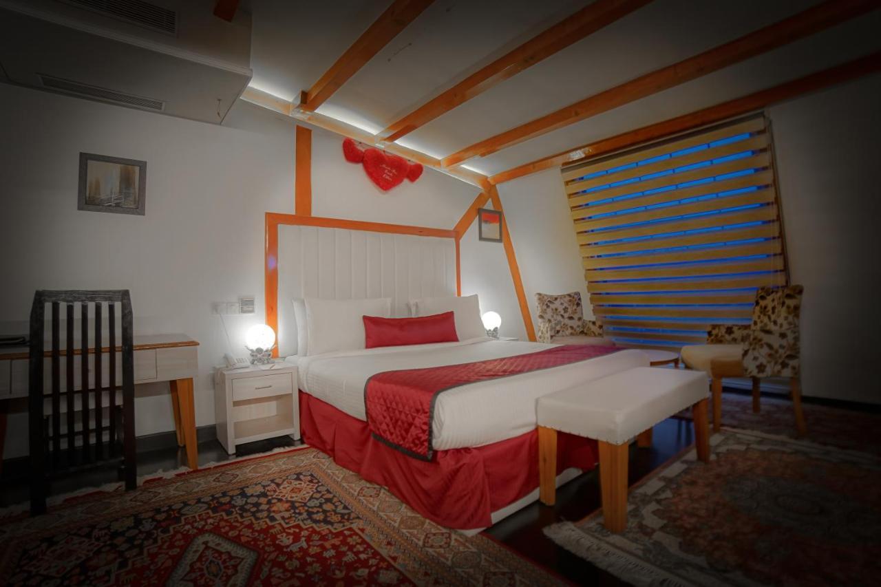 Hotel Rose Petal Srinagar Buitenkant foto