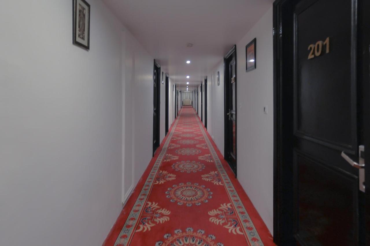 Hotel Rose Petal Srinagar Buitenkant foto