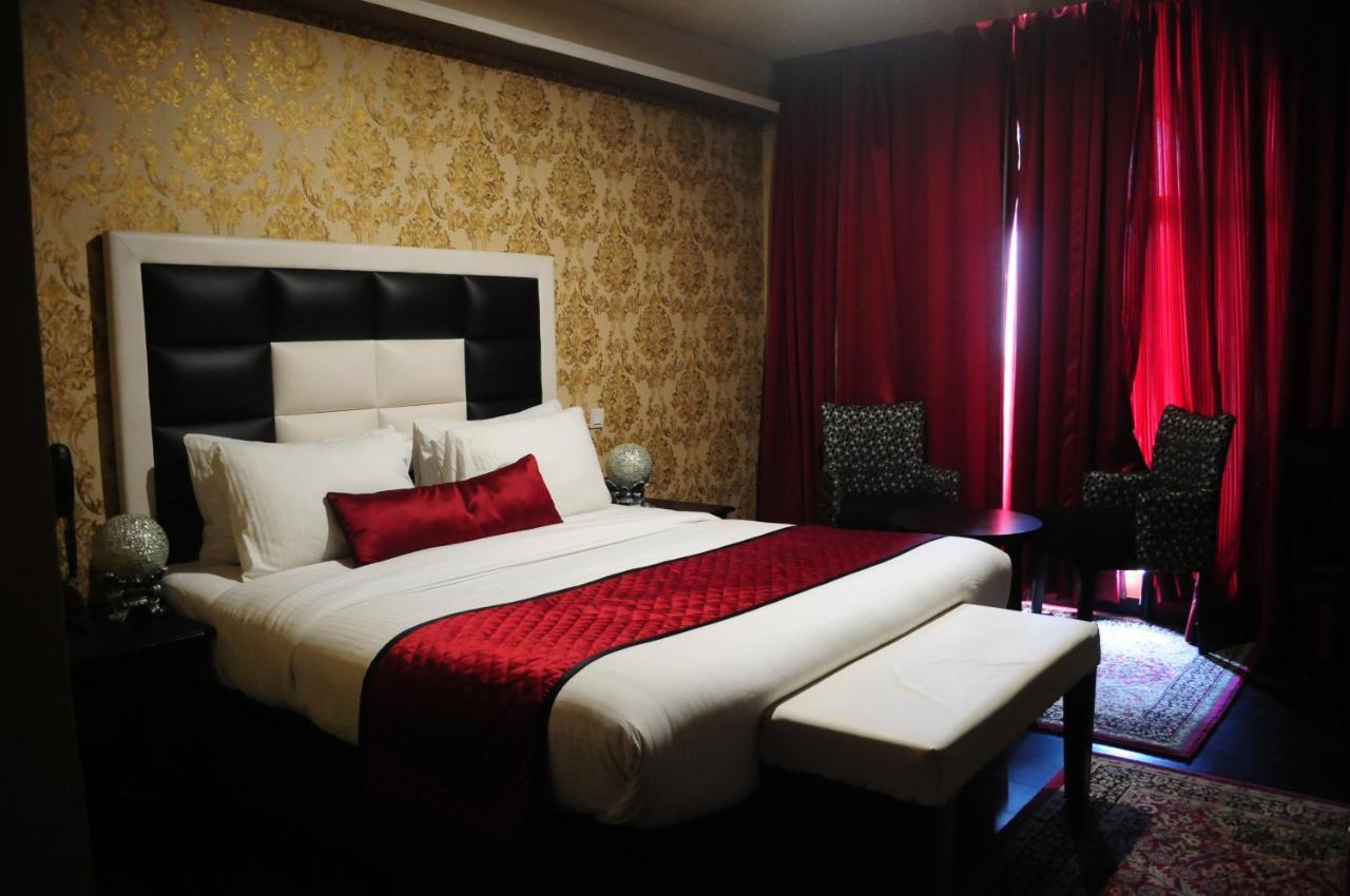 Hotel Rose Petal Srinagar Buitenkant foto